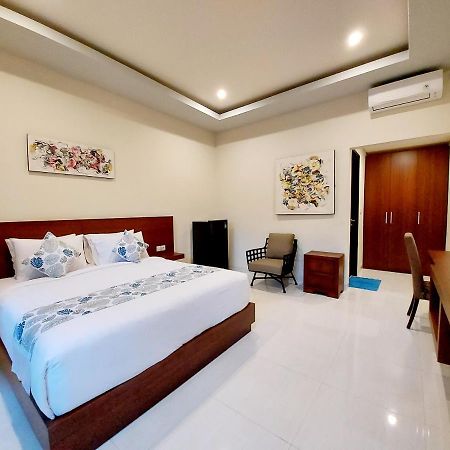 The New Moon Seminyak Hotel Buitenkant foto