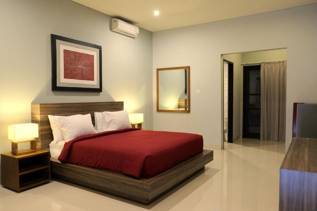 The New Moon Seminyak Hotel Buitenkant foto