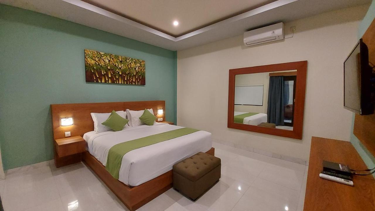 The New Moon Seminyak Hotel Buitenkant foto