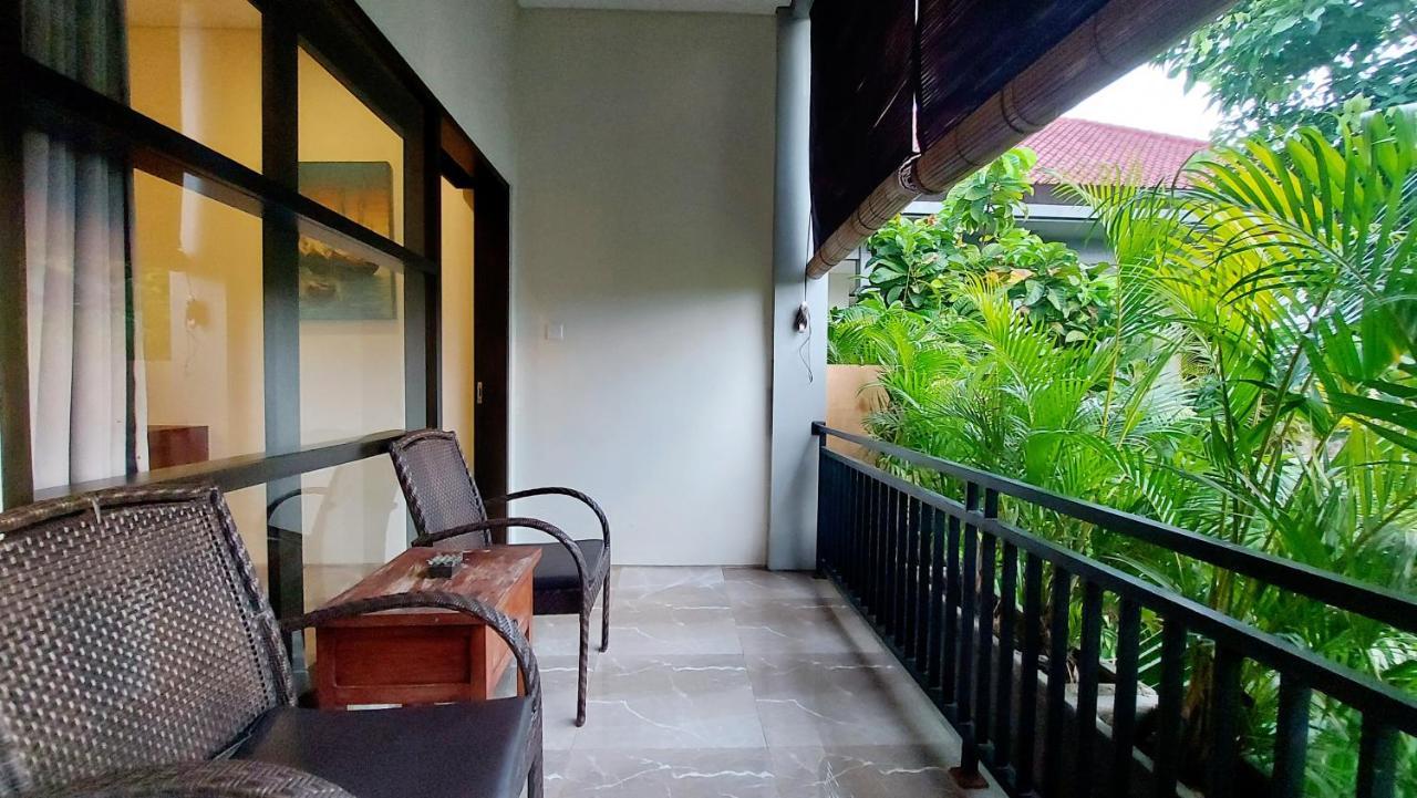 The New Moon Seminyak Hotel Buitenkant foto