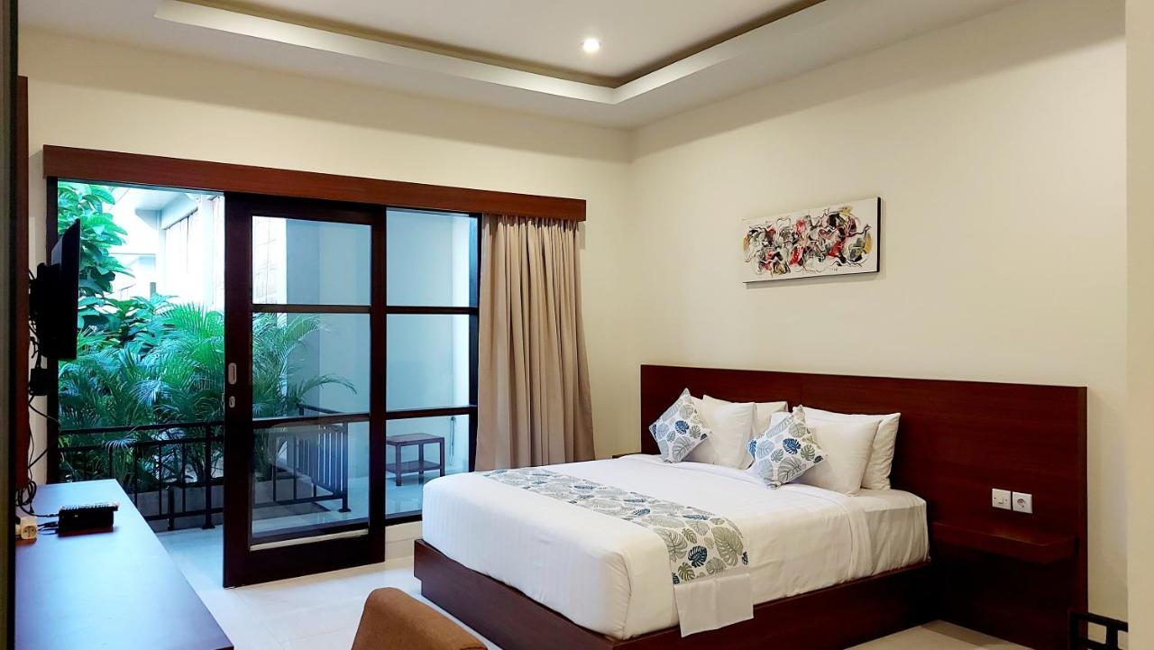 The New Moon Seminyak Hotel Buitenkant foto