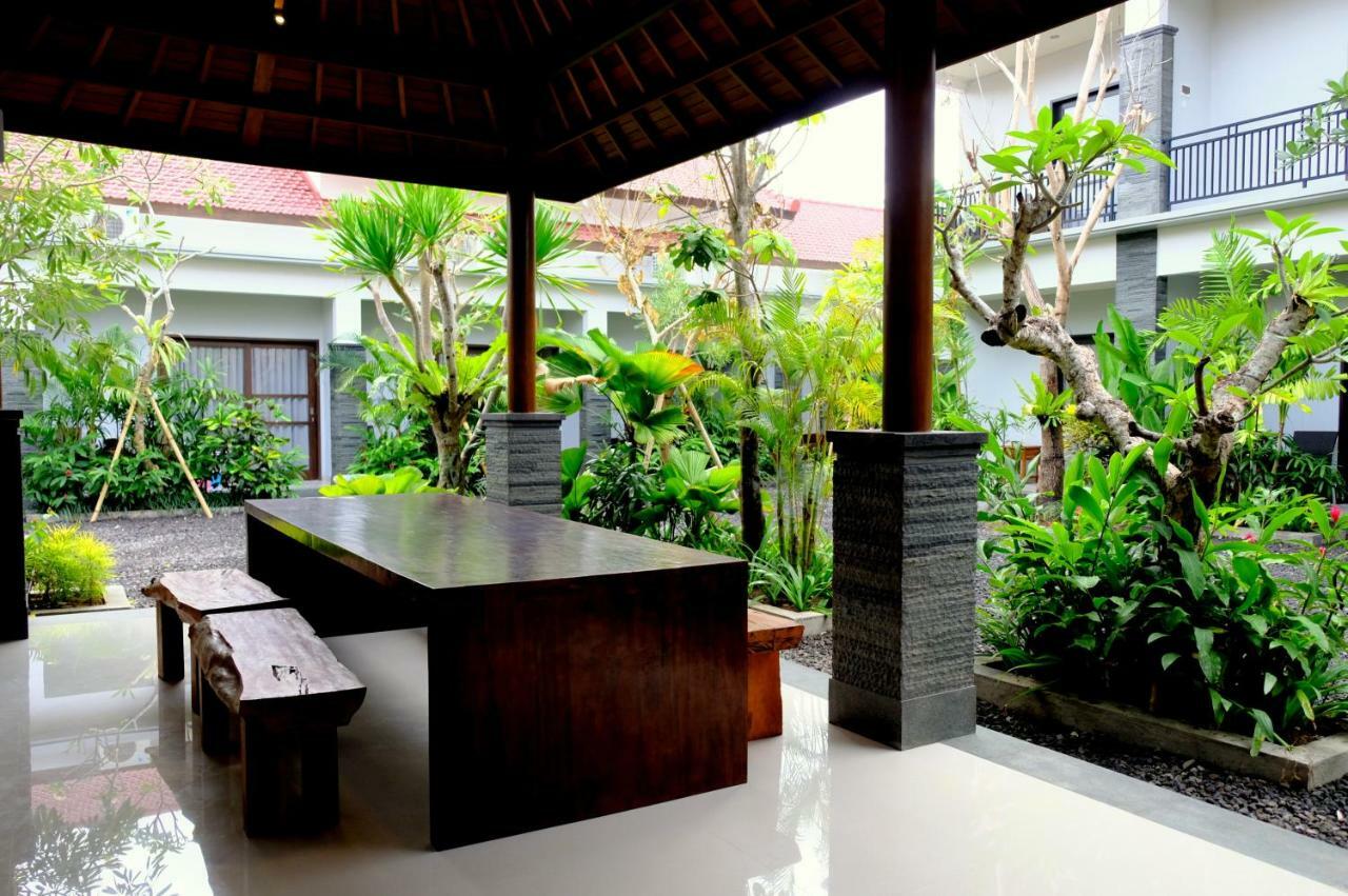 The New Moon Seminyak Hotel Buitenkant foto