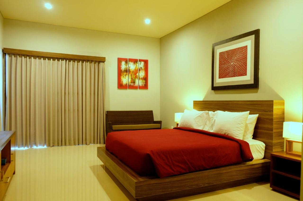 The New Moon Seminyak Hotel Buitenkant foto