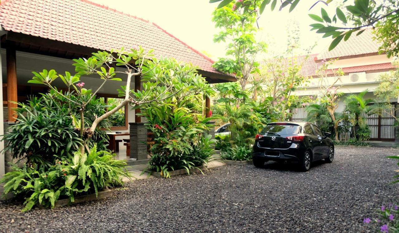 The New Moon Seminyak Hotel Buitenkant foto